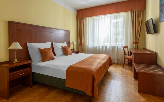 William Sivek Hotels