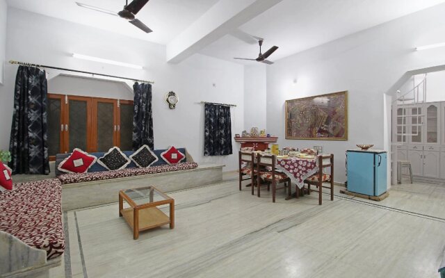 Thakore House By OYO Rooms