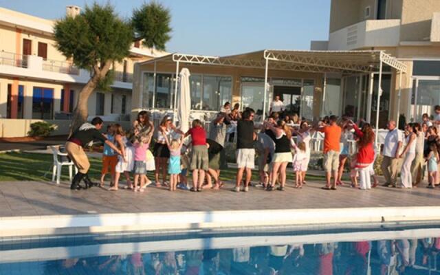 Cretan Filoxenia Beach Hotel