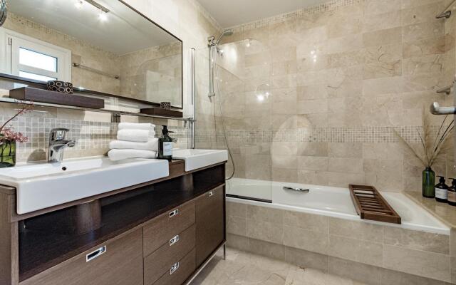 LBP2- 3 bedroom family apartment in calm area