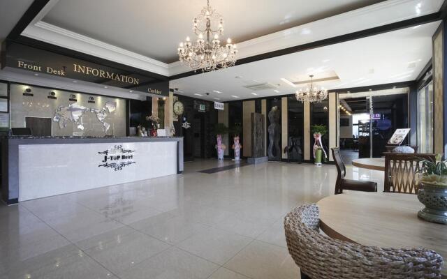 Liv Life Hotel
