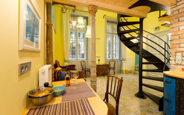 Artistic and Unique Apartment in the Centre
