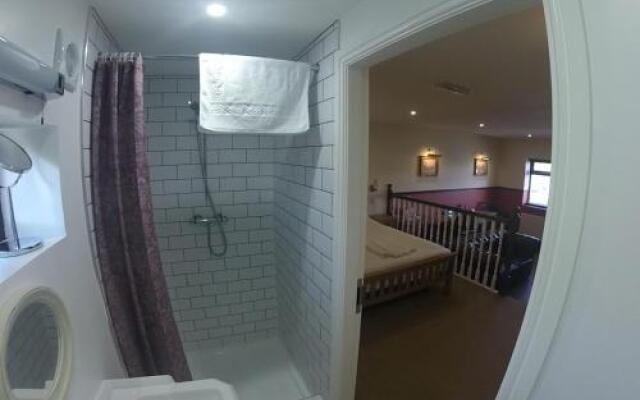 Golden Ball Hotel