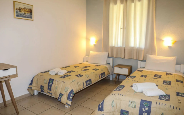 Sunset Studios & Apartments