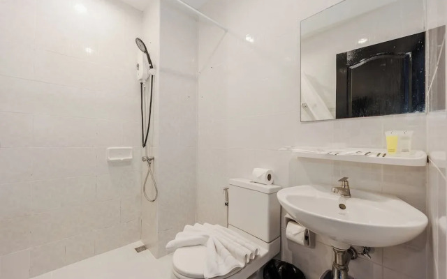 1BR Condo Pool Gym Near Beach C237