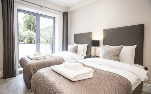 Chelsea Beautiful Two Bedroom  Apartment