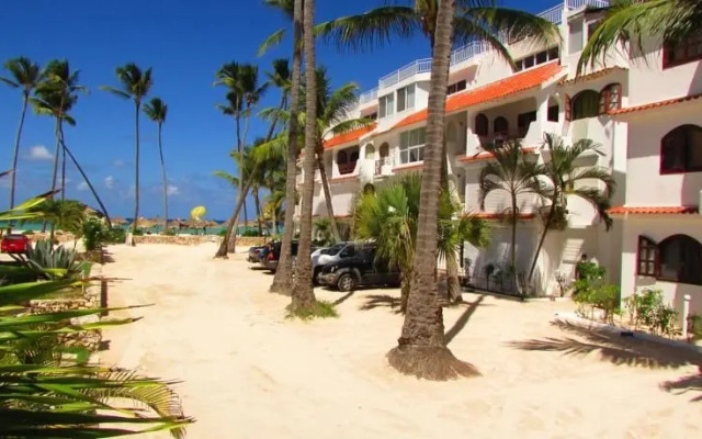 Los Corales Beach Apartments