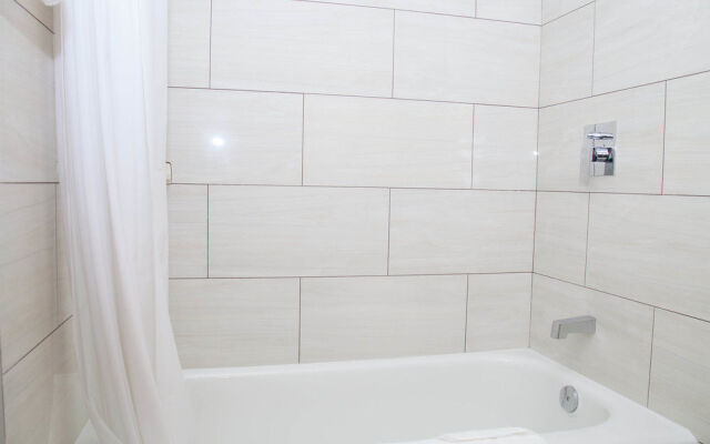Twin Pine Inn & Suites