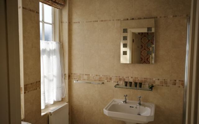 Feathers Hotel, Bar and Restaurant