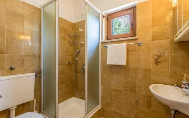 Apartments and rooms Vedra