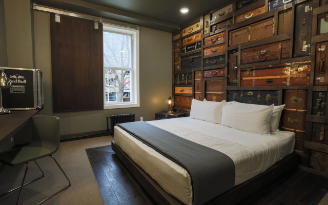 Crash Hotel Downtown Edmonton