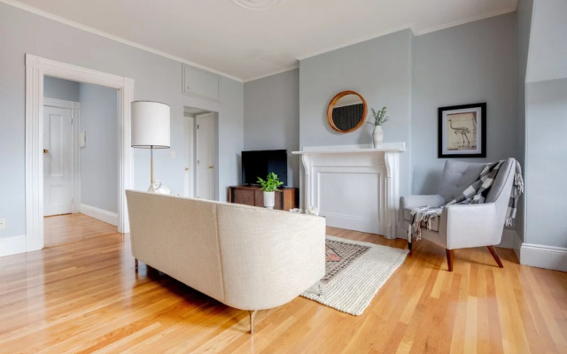 Pleasant Back Bay Suites by Sonder