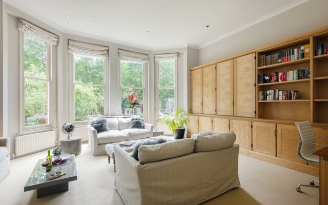 The Gloucester Road Deluxe - JML