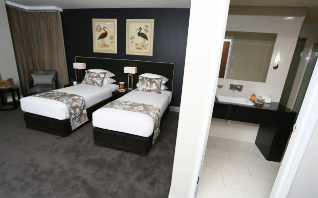 Springfield Lakes Boutique Hotel