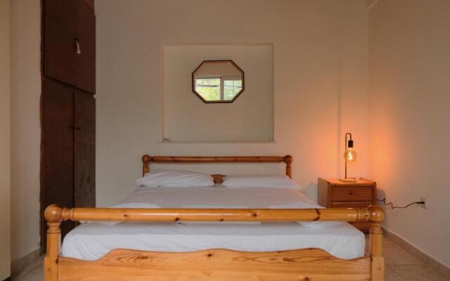 Seaside 5 Bedroom Spacious Villa close to airport