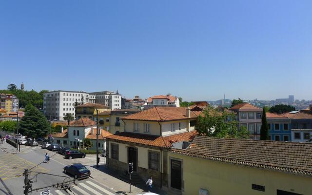 Lvpremier Clerigos RE2 Space Lift AC Balcony