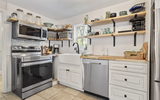 Charming Home in Heart of Downtown Pet Friendly!