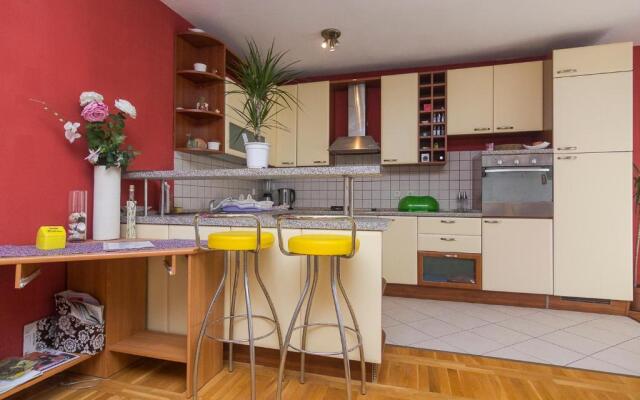 Apartment and room Marin Makarska