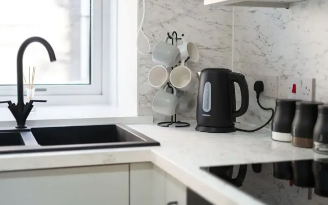 Modern 5 Bed-2 Bath Apartment