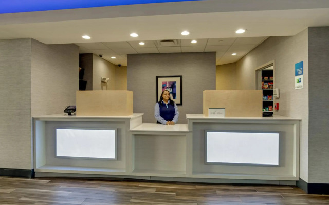 Holiday Inn Express Hotel and Suites Nashville-Opryland by IHG
