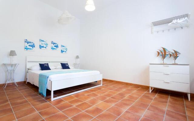 Trullo e appartamenti al mare