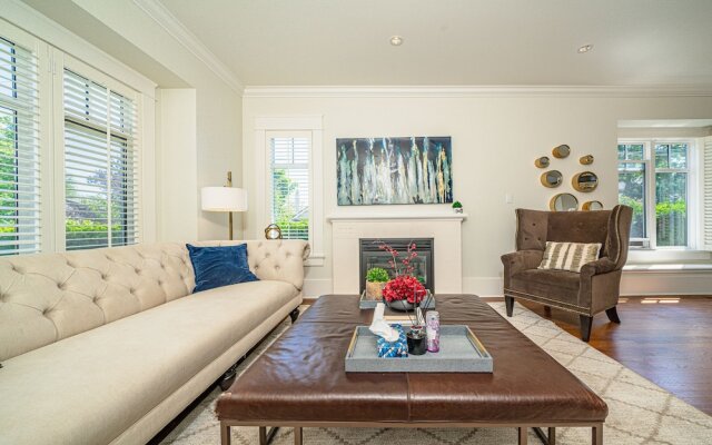 Tranquil Haven Close to UBC and Downtown