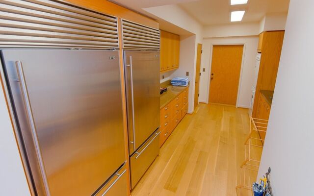 Hunters Point Apartment 6