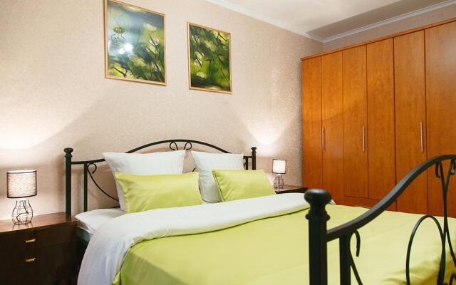 Пять Звёзд на Интернациональной 3