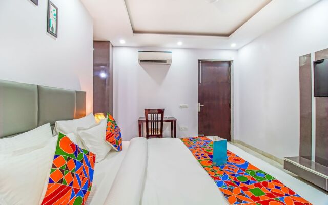FabHotel Parfait Street