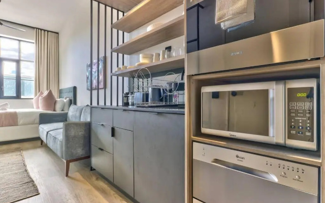 Trendy Urban Apartment in East City - Central CBD