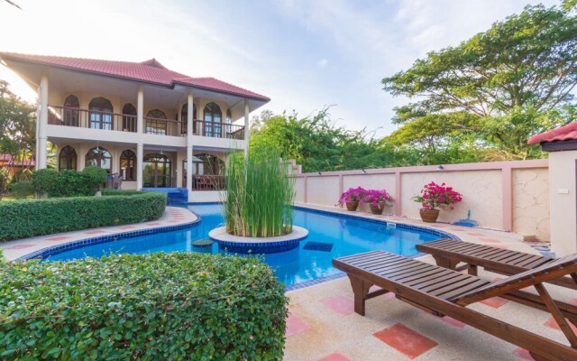 4 BR Pool Villa in Great Location - CV4