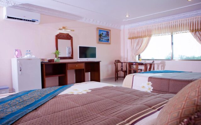 Golden Sand Hotel