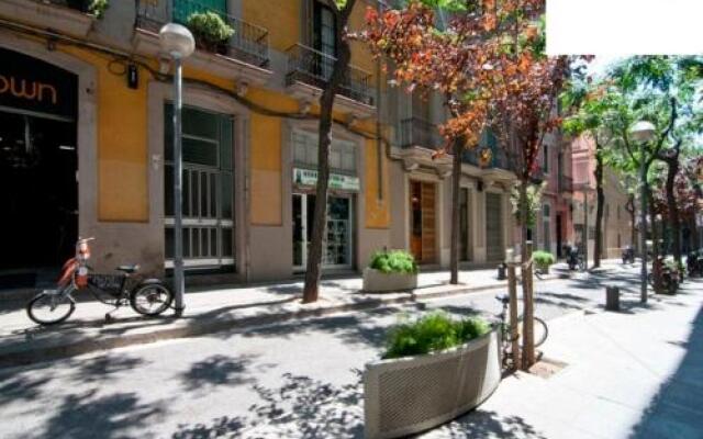 Quiet apartment! Sagrada Familia!