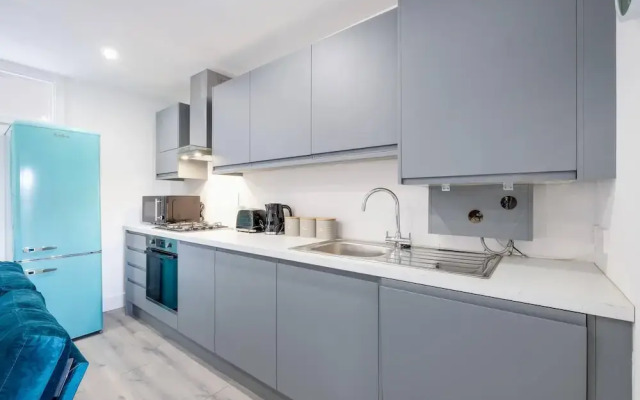 Luxury 1 & 2 bed Apartment free parking