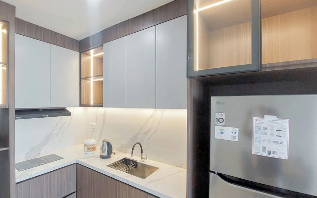Elegant 2BR Apartment at The Reiz Condominium Medan