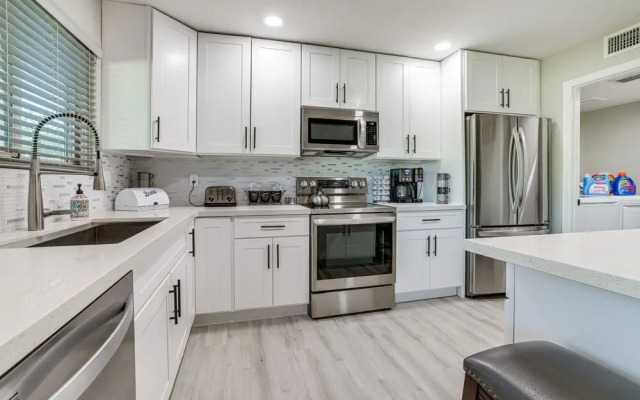 Bright Tempe Home w/ Fenced Backyard!