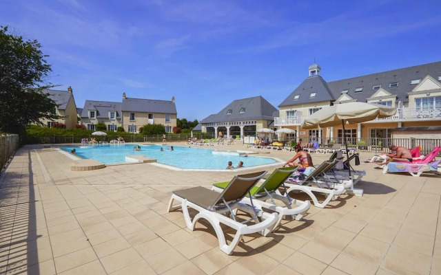 Holiday Home in Residence Le Green Beach, Port-en-besssin-huppain