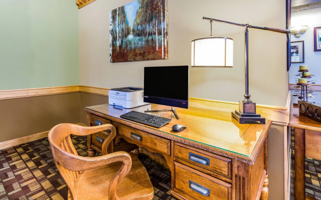 AmericInn by Wyndham Hampton