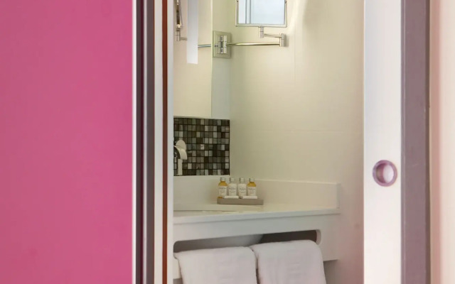 Serotel Suites