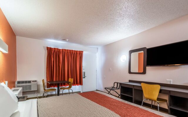 Motel 6 Schenectady, NY