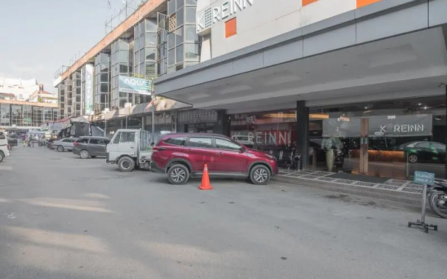 RedDoorz Plus near Harbour Bay Mall Batam