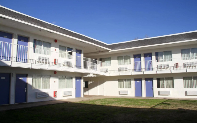 Motel 6 Lufkin, TX