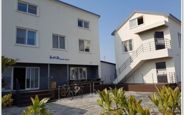 Two Wheels Pension & Guesthouse - Hostel