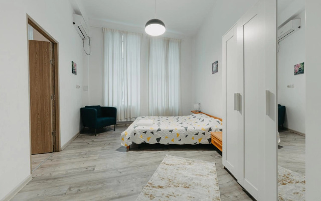 Studio Piata Amzei NR.1 (8 D)