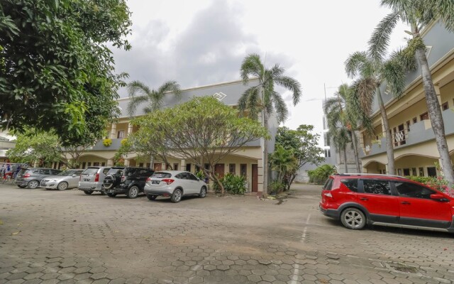 RedDoorz Plus @ Karet Pedurenan 3