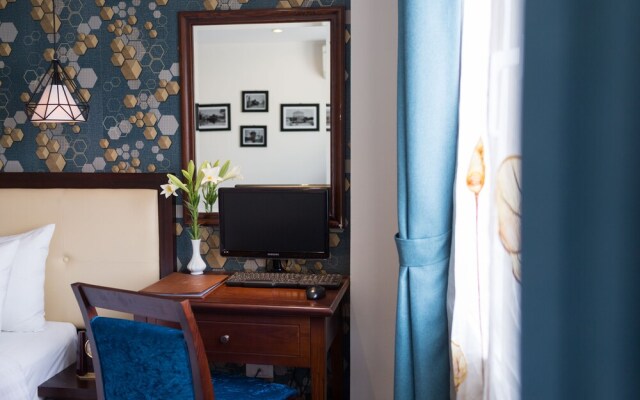 Silk Flower Hotel & Spa