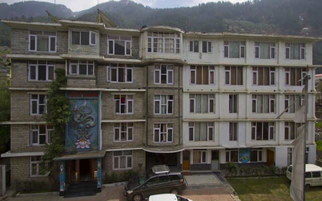 OYO 8643 Hotel Shambhala
