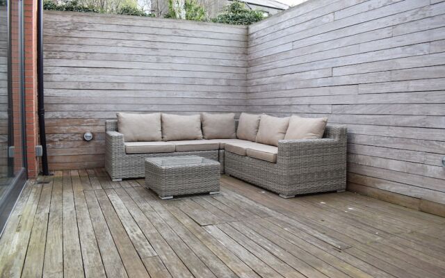 2 Bedroom Home With Private Patio