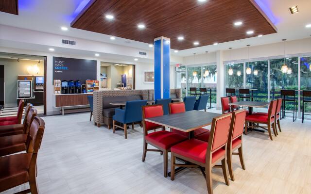 Holiday Inn Express And Suites Deland South by IHG