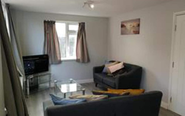 Bluewater House - Immaculate 4-bed in Greenhithe